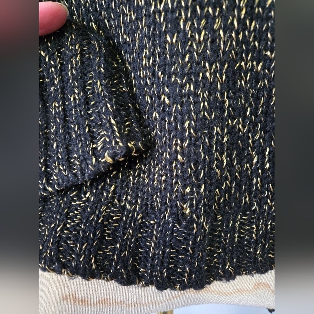 QED LONDON Black and Gold Knit Sweater. Size Small - Picture 6 of 9